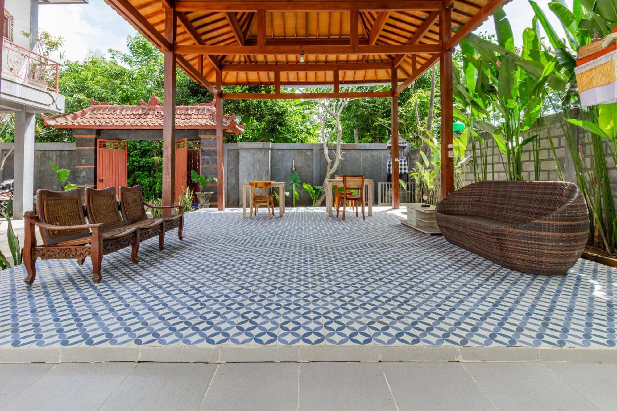 Capital O 93944 Geweka Homestay ジンバラン エクステリア 写真