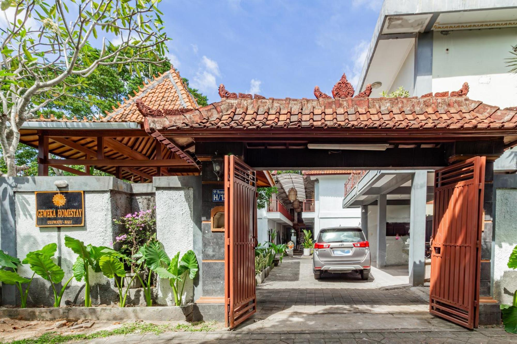 Capital O 93944 Geweka Homestay ジンバラン エクステリア 写真