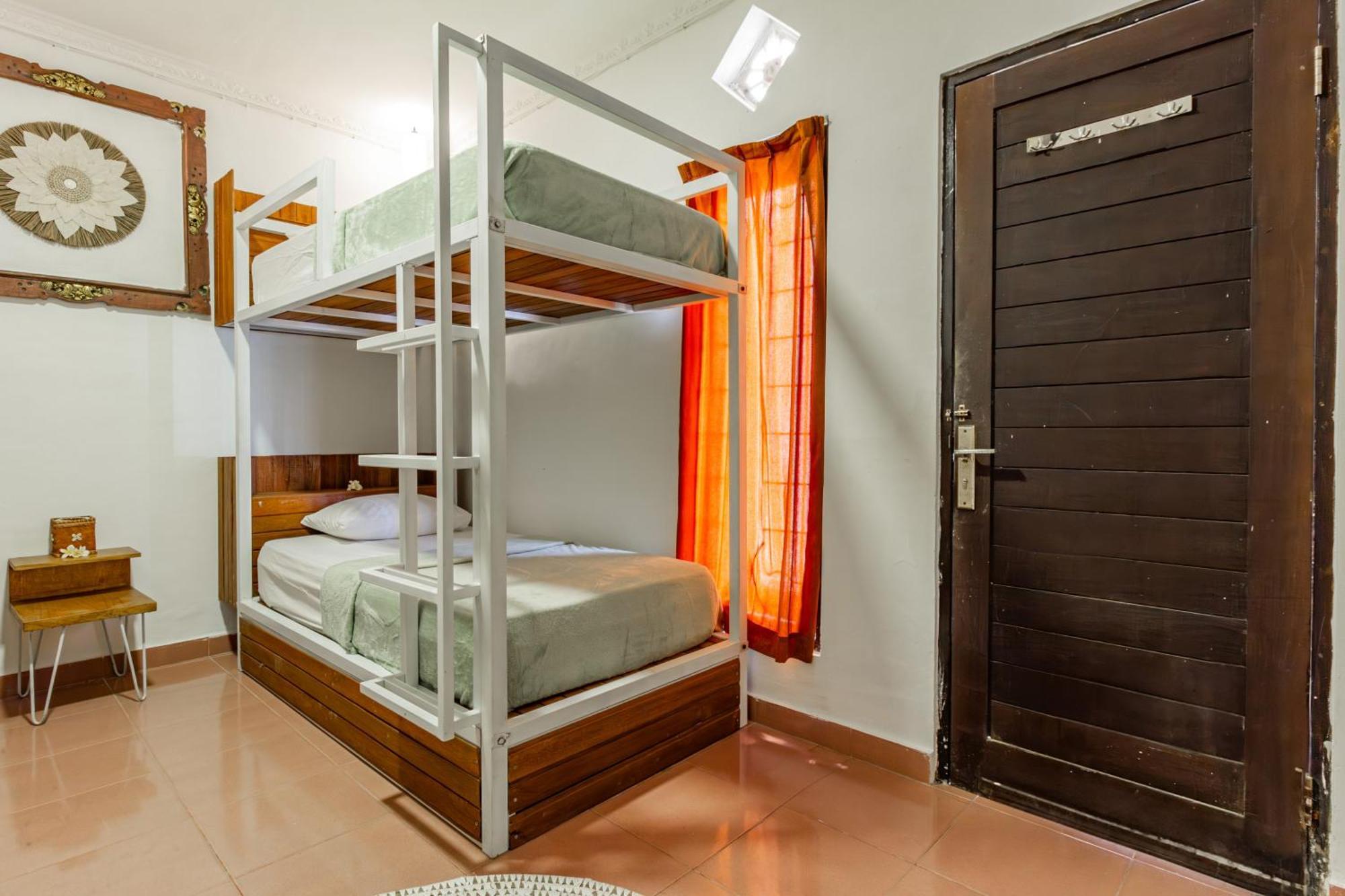 Capital O 93944 Geweka Homestay ジンバラン エクステリア 写真