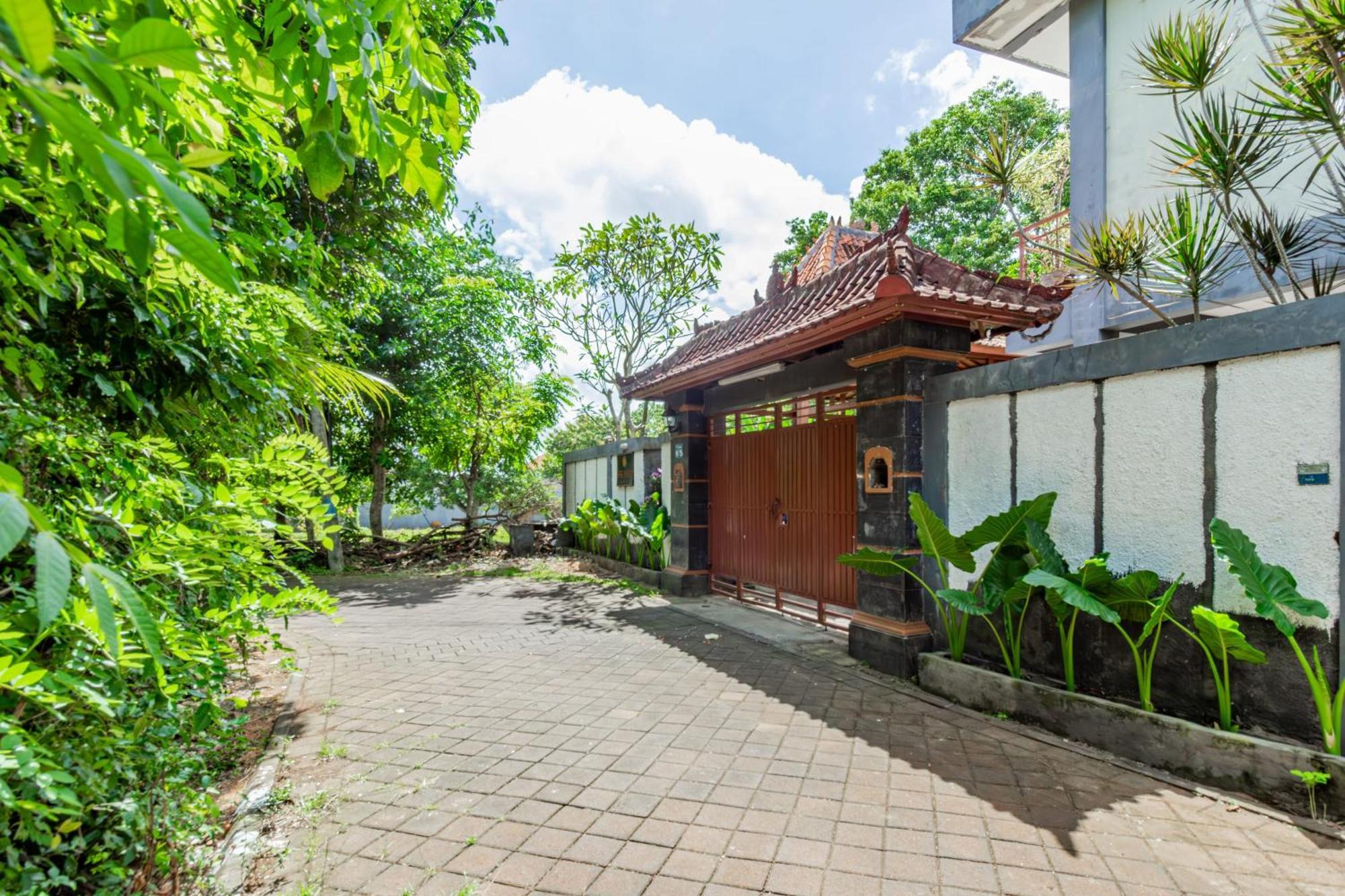 Capital O 93944 Geweka Homestay ジンバラン エクステリア 写真
